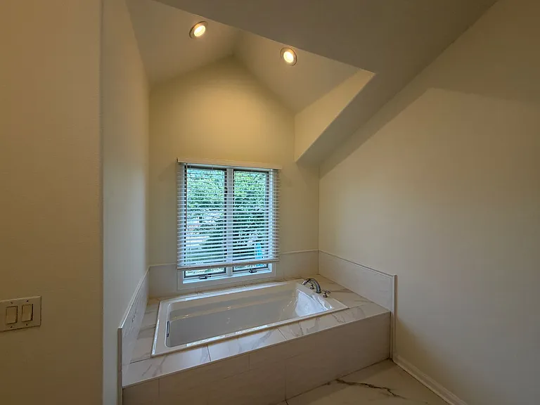225 S Monroe St — Photo 15