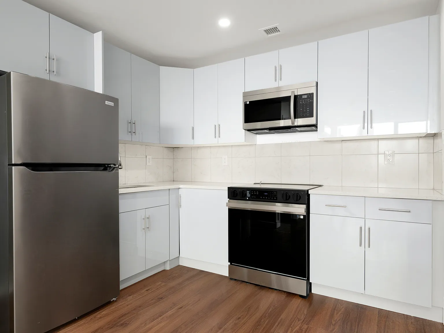 1 bed, 1.0 bath, $2,734 — Photo 4