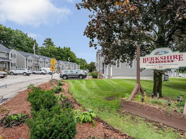 34 Lowell Rd APT 15, Pepperell, MA 01463