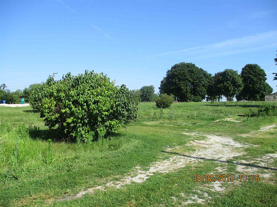 2nd image of 8749 State Road 43 N