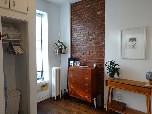 4th image of 258 Clinton Ave APT 4R