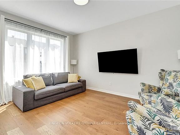 5th image of 526 Cope Dr