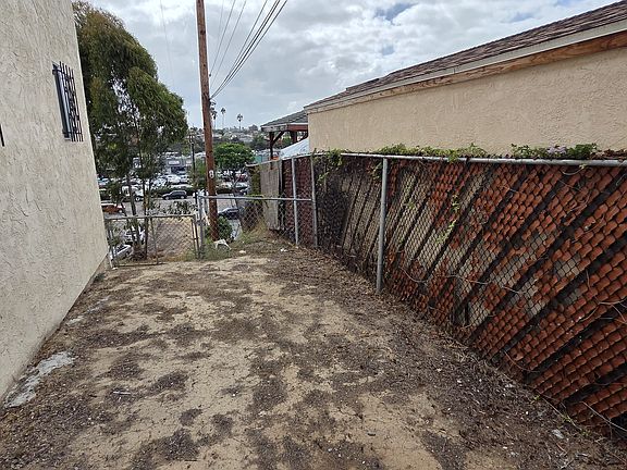 5th image of 1702 E 7th St E