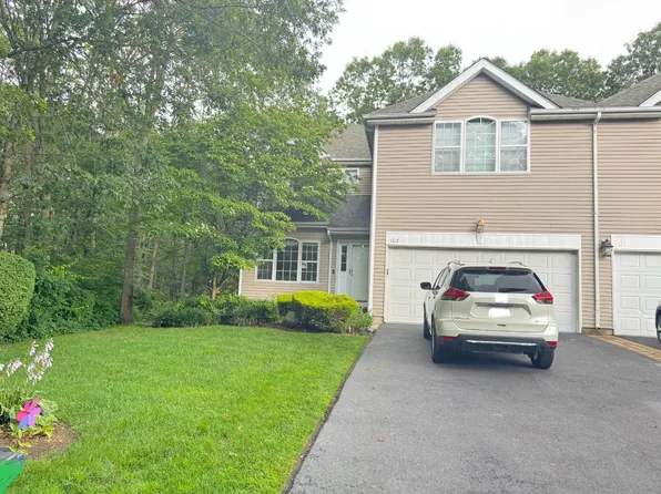103 Sunflower Ridge Rd, South Setauket, NY 11720