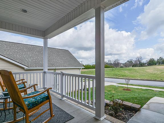 4th image of 1366 Willow Springs Dr