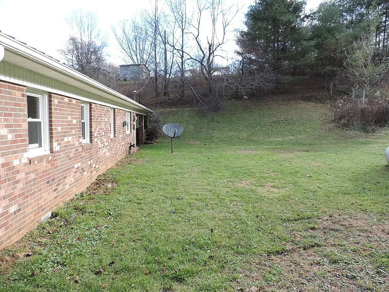 282 Hill Dr — Photo 25