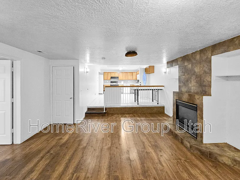 1 bed, 1.0 bath, 2434 sqft, $1,500 — Photo 4