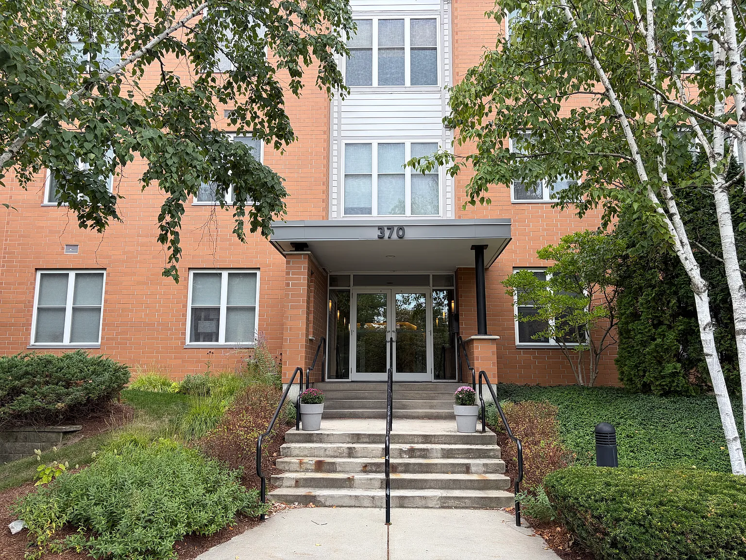 2 bed, 1070 sqft, $2,300 — Photo 2