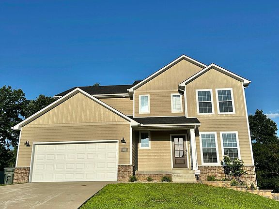 3rd image of 305 Butterfield Dr