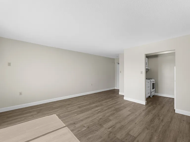 805 Grand Ave W — Photo 8