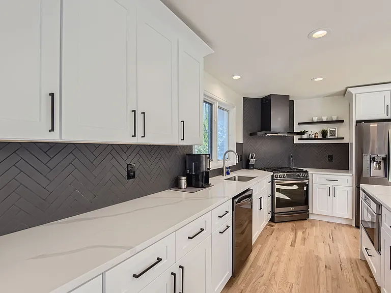 6694 Dutch Creek St — Photo 8