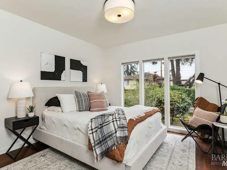 33 Amicita Ave — Photo 13