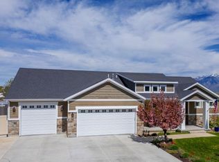 1332 W Salmon Caddis Dr, Bluffdale, UT 84065