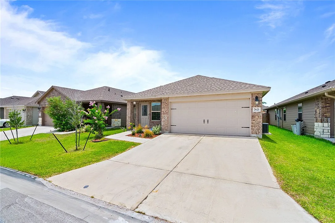 3 bed, 2.0 bath, 1529 sqft, $2,095 — Photo 2