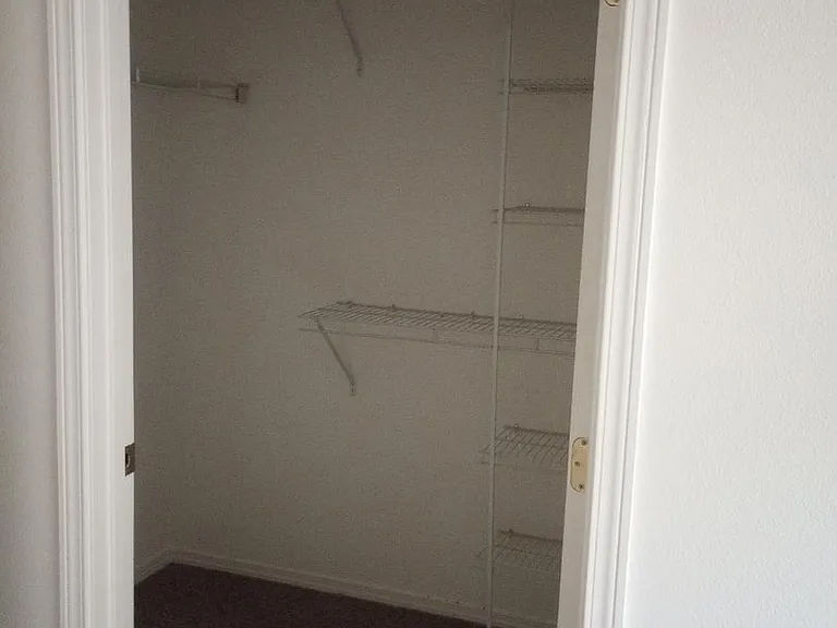 Vessey Park Apartments — Photo 35