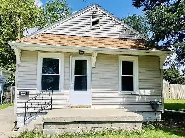 809 E Gier St — Photo 1