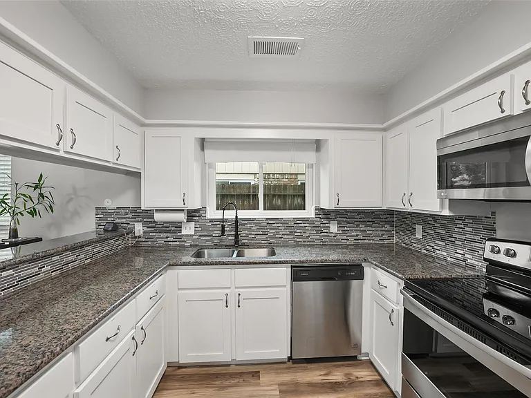 17734 Seven Pines Dr — Photo 9