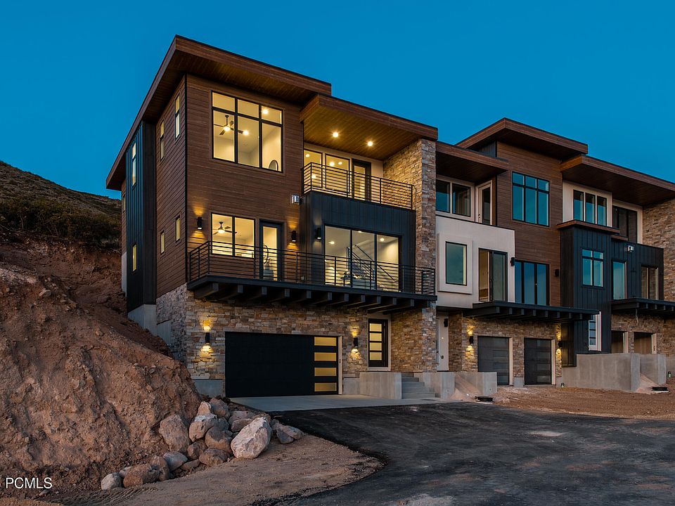 2nd image of 885 E Grizzly Way #76