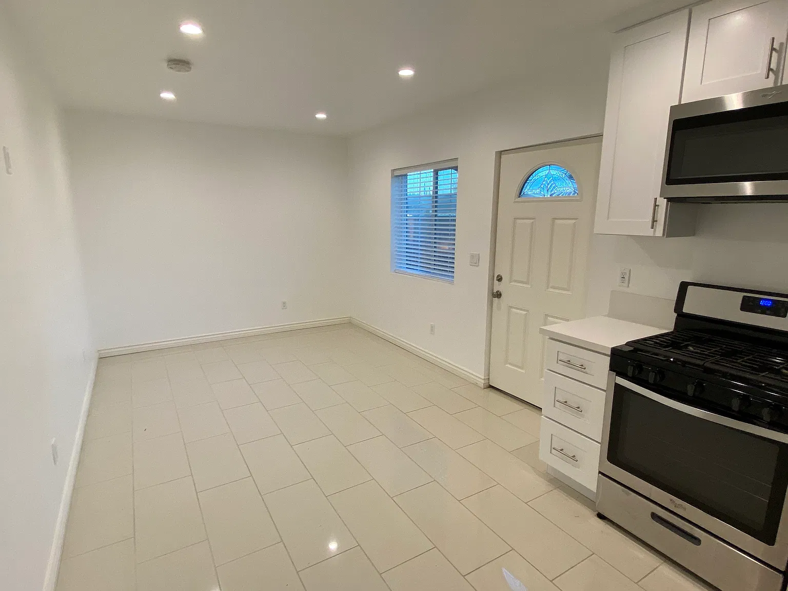 22702 Gault St — Photo 3