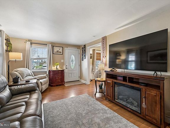 4th image of 838 Springhill Rd