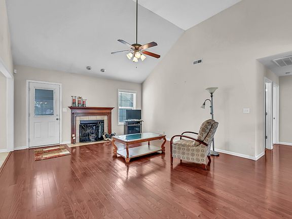 4th image of 2776 Cascade Dr