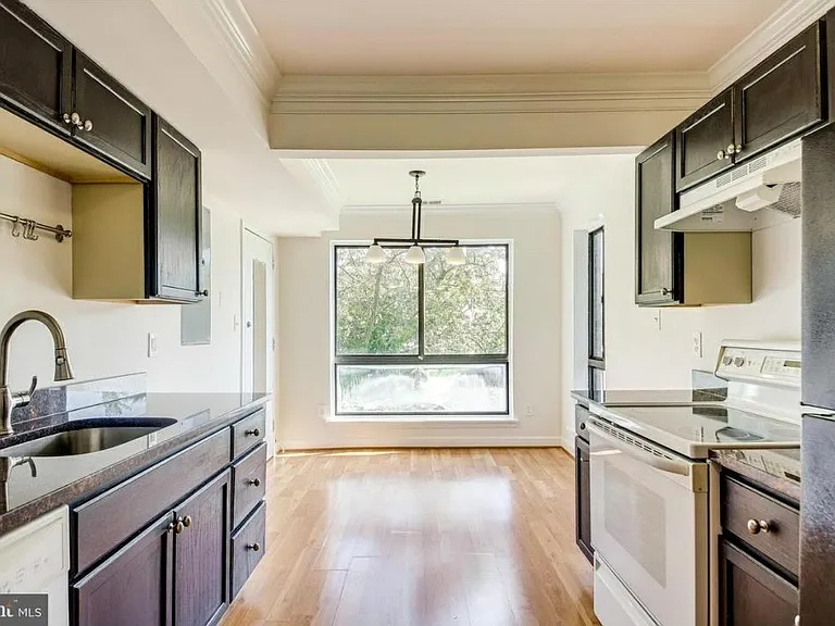 545 Florida Ave — Photo 1