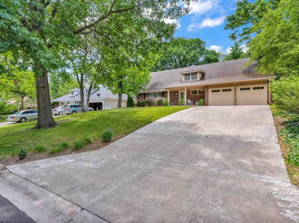 2217 SW Knollwood Dr, Topeka, KS 66611
