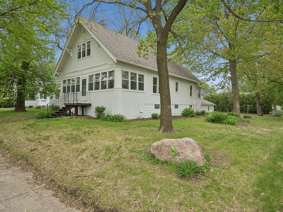 1st image of 390 McGrann St