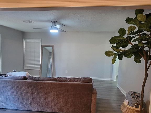 3rd image of 1014 E Louisiana St