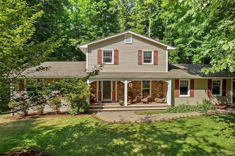 1st image of 15 Clarkwood Dr