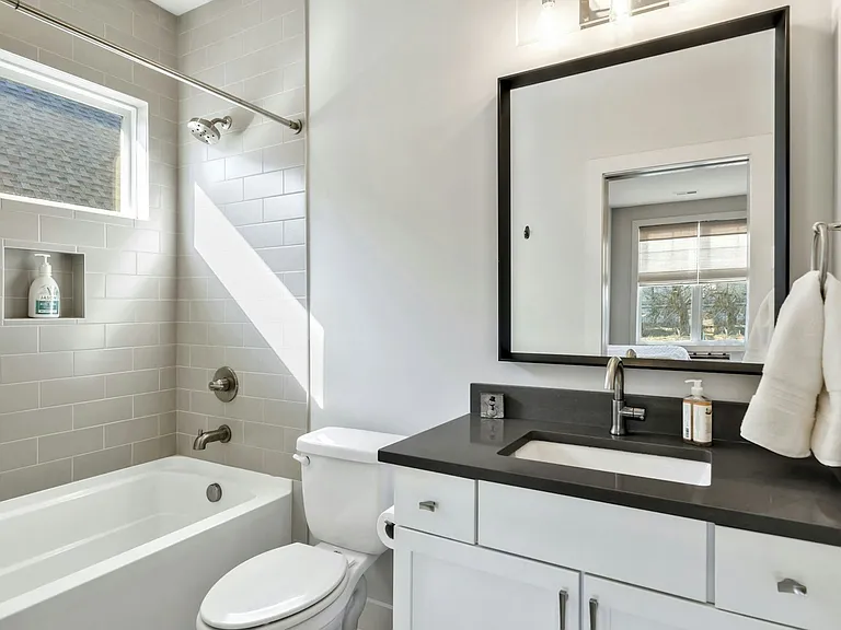 2318 Batavia St — Photo 19