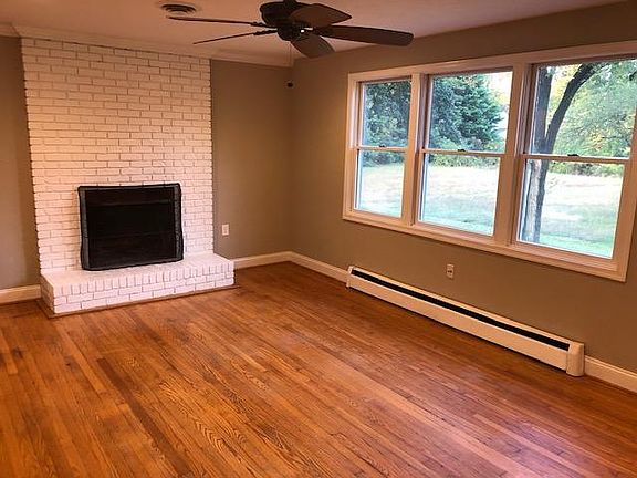 Living room (app. 15' x 25') (fireplace is decorative only)