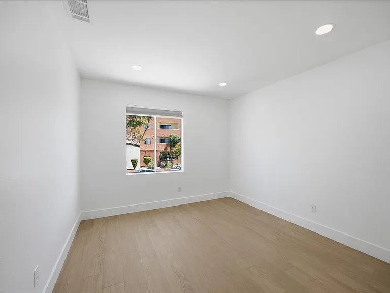 1040 W 165th Pl #1 — Photo 18