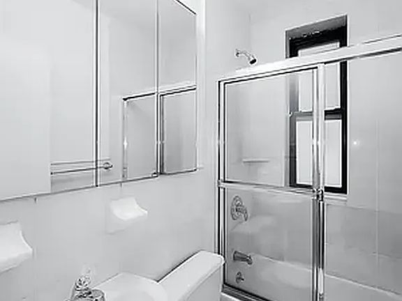 5th image of 326 E 58th St APT 2b