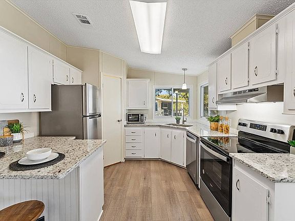 4th image of 1727 Douglas Ave #69
