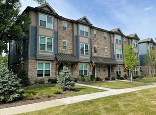 601 Broadway St #601, Libertyville, IL 60048
