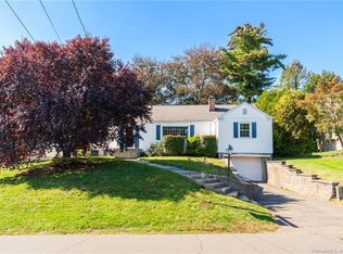 35 Foxridge Rd, West Hartford, CT 06107