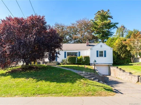 35 Foxridge Road, West Hartford, CT 06107