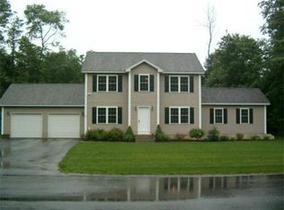 14 E Wayland Dr, Greenfield, MA 01301