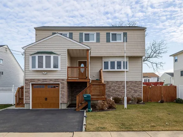 285 Branch Avenue, Freeport, NY 11520