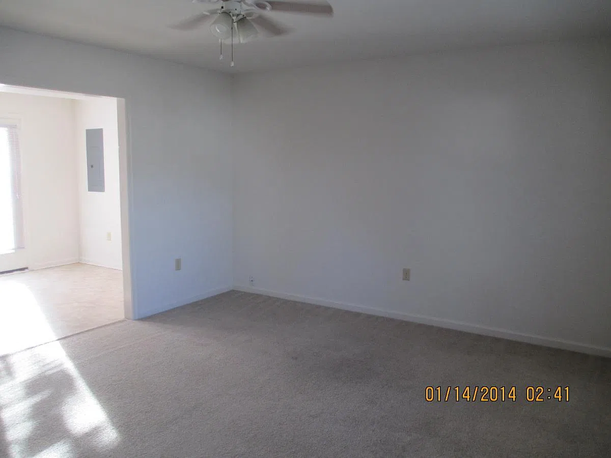 3 bed, 1056 sqft, $1,690 — Photo 4