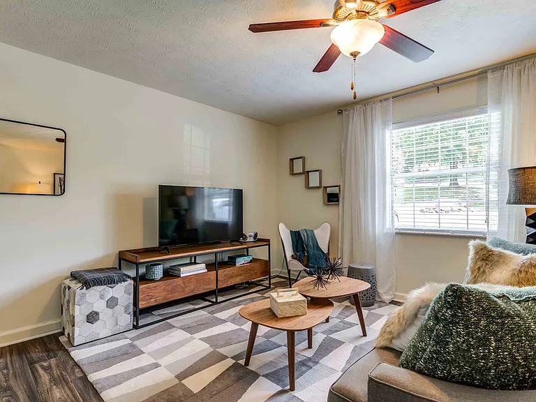 Eagle Pointe Apartment Homes — Photo 14