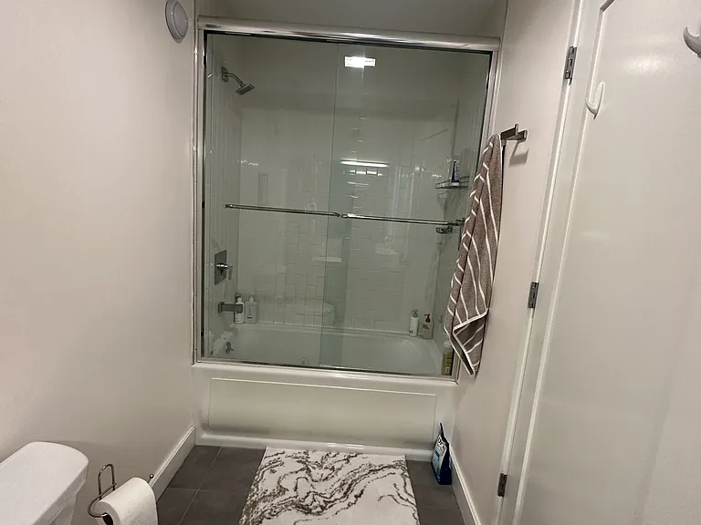 321 W 2nd St #10 — Photo 16