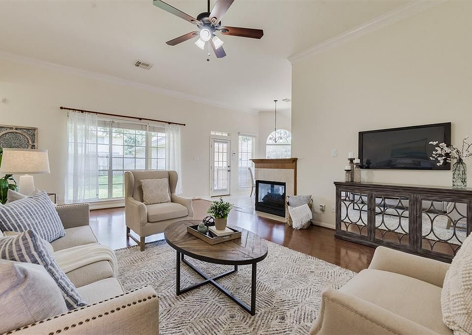 1st image of 3010 Hollinwell Dr