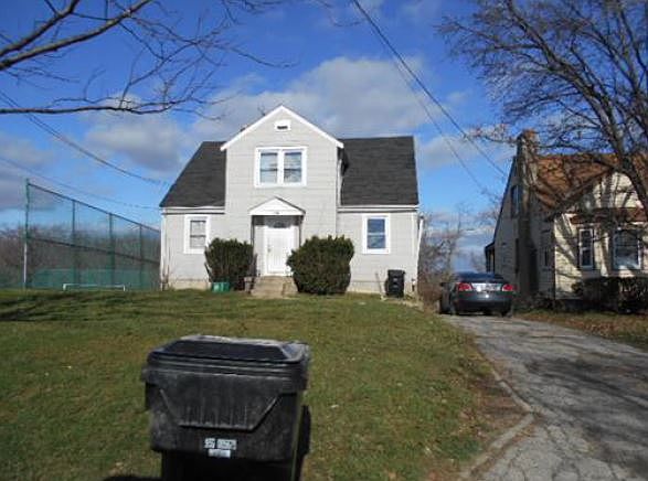 2nd image of 1858 Hawkins Ave