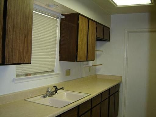 4th image of 7334 GLEN MANOR DR