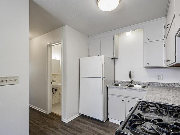 2nd image of 2818 E 31st St #3