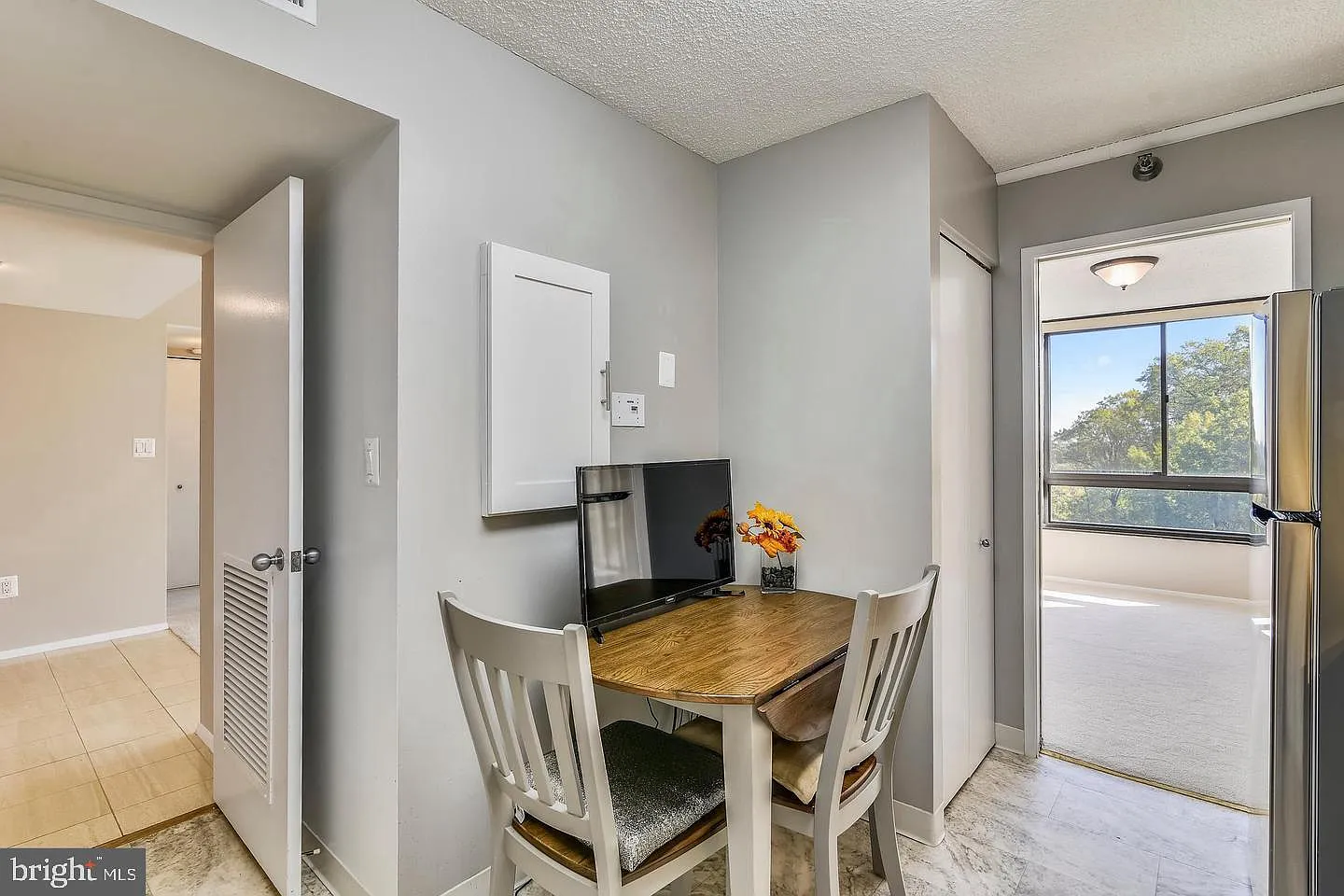 1 bed, 856 sqft, $2,400 — Photo 3