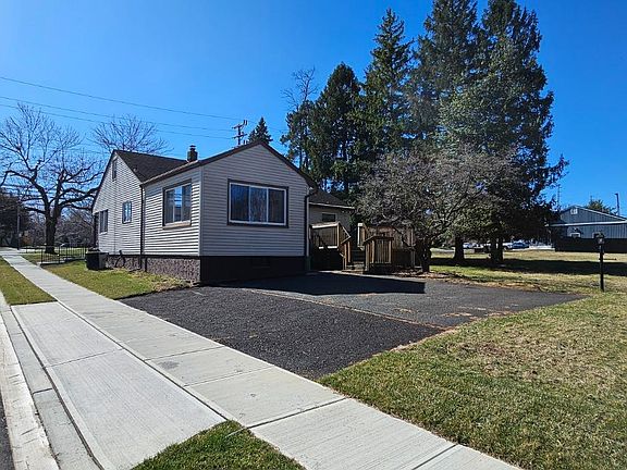2nd image of 296 Cliffwood Ave