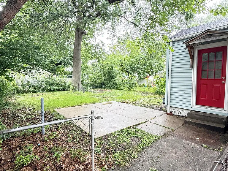 1105 Beecher St — Photo 11